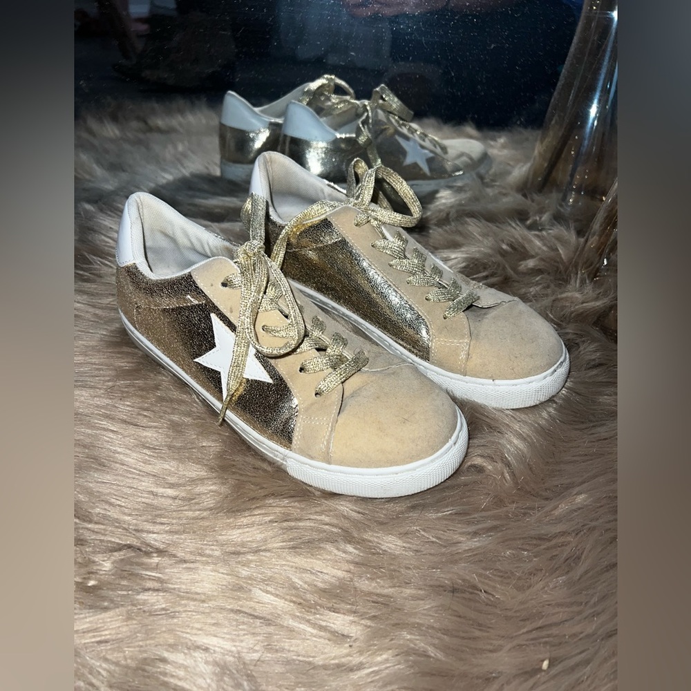 Statement sneakers. Metallic gold with star. Size 8.